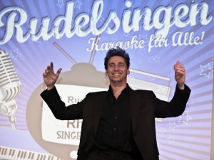 singen was das Zeug hält.